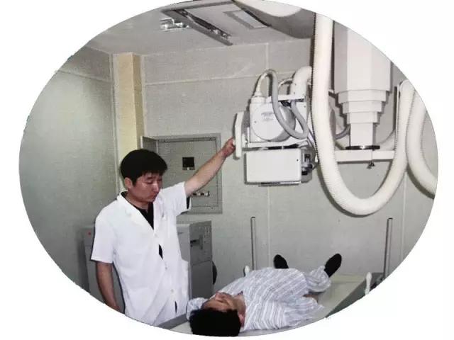 開業慶典:都是要照鏡子整一整